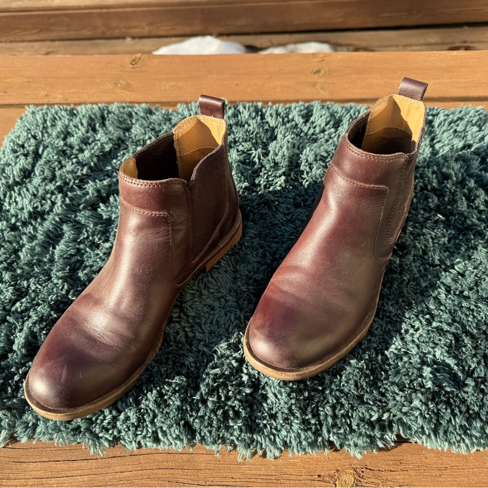 Sofft Women's Burgundy Leather Ankle Booties